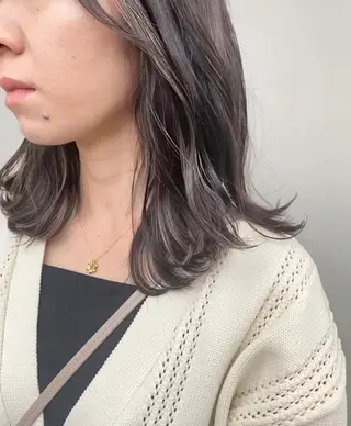 セミロング カラー 林 瑠夏のヘアスタイル