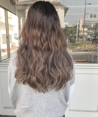 ロング カラー ヘアアレンジ Mariana/ 鶴原-ハイライトのヘアスタイル