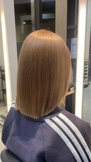 ショート カラー ブリーチ/髪質改善/ ハイトーン/暖色のヘアスタイル