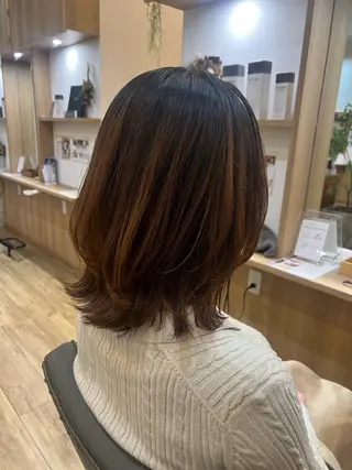 ミディアム 高辻 日菜のヘアスタイル