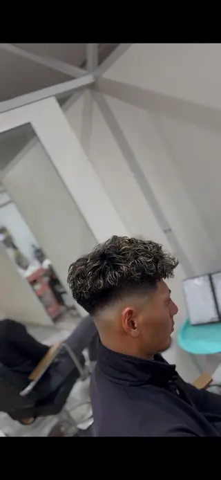 パーマ メンズ Chere ore 新金岡所属・ツイスパ/フェード /辻諒哉のヘアスタイル