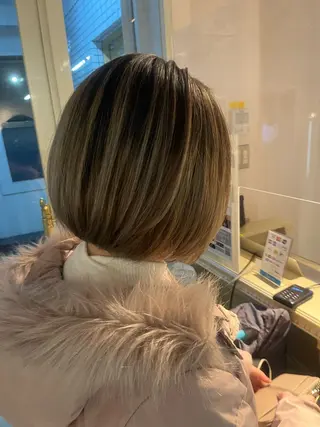 ショート カラー apollo yokohama所属・レイヤーカット/ ハイトーン/ミノリのヘアスタイル