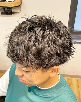 パーマ メンズ arika オケシ　リョウダイのヘアスタイル