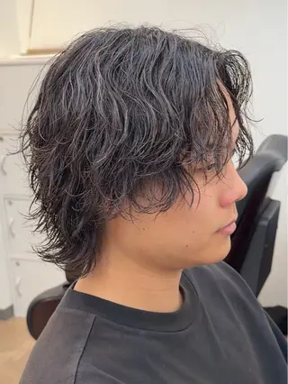 ミディアム パーマ メンズ サロンズ内B区画所属・新宿メンズ専門 メンズパーマ特化のヘアスタイル