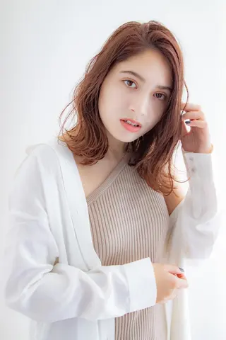 ミディアム レイヤーカット /透明感カラー西田のヘアスタイル