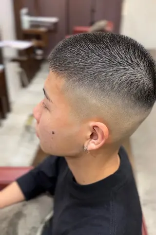 ショート メンズ アダチ コウスケのヘアスタイル