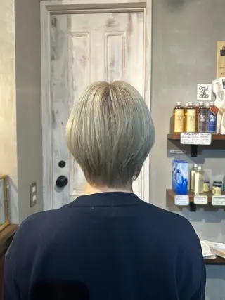 ショート カラー 中村 彩乃のヘアスタイル