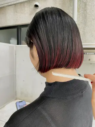 ミディアム カラー NERO 眞下秋歩のヘアスタイル