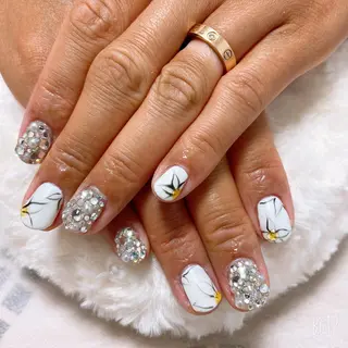 ネイル The Best Beauty受付担当のヘアスタイル