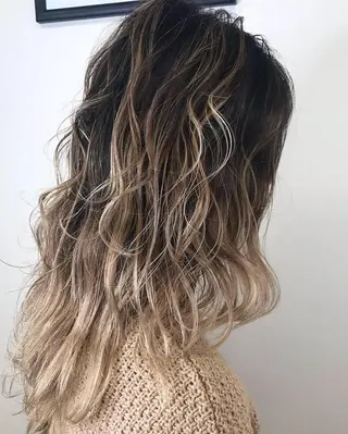 カラー デザインカラー Lienのヘアスタイル