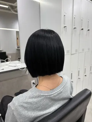 ショート カラー noa 寒色系カラーブリーチのヘアスタイル