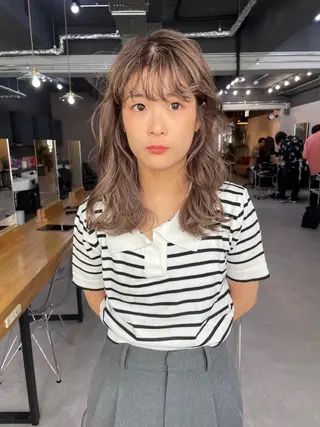 ミディアム パーマ 倉辻 香奈子のヘアスタイル