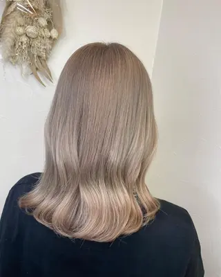 セミロング カラー ANNA 🧸のヘアスタイル