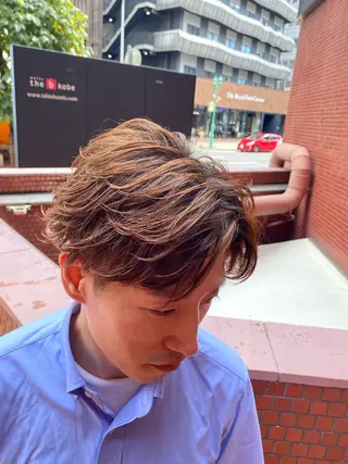 パーマ メンズ 三ノ宮フェザーパーマ 蕃本 啓利のヘアスタイル