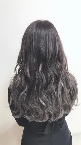 カラー デザインカラー Lienのヘアスタイル