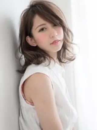 セミロング ✨ブリーチなし透明感 ✨カラー💍Yuriのヘアスタイル