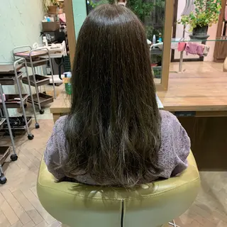ロング カラー 礒谷 夏帆のヘアスタイル