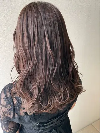 ロング カラー 沢田 瞳のヘアスタイル