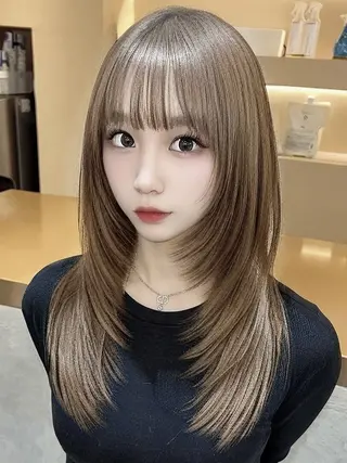 ロング D.I.E.V.A所属・艶ハイトーン特化 tatsuのヘアスタイル