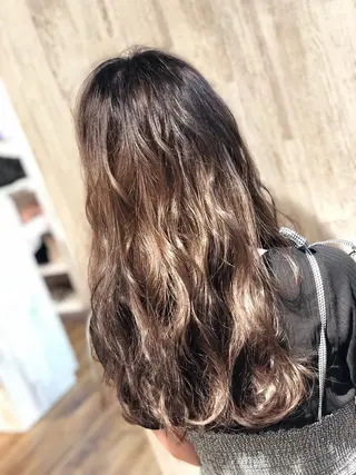 ロング 大場 優のヘアスタイル