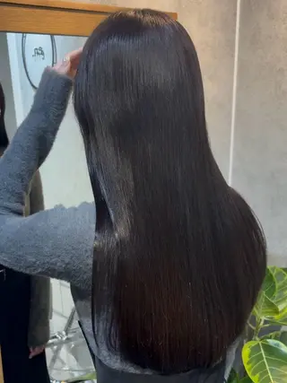 ロング 赤みオフの透明感職人 /ケア重視の美髪施術のヘアスタイル