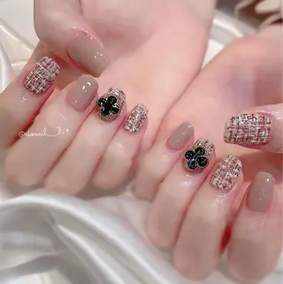 ネイル 𝘙𝘪𝘰𝘯𝘢 ...🕯🤍のネイルデザイン