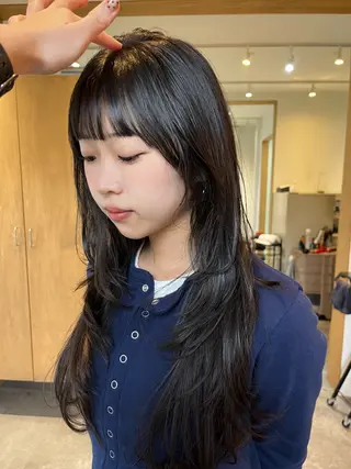 ロング YUI／レイヤー カット/透明感カラーのヘアスタイル