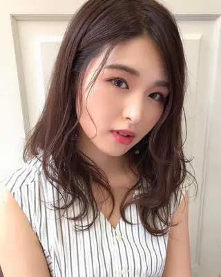 セミロング カラー 成松 勇治のヘアスタイル