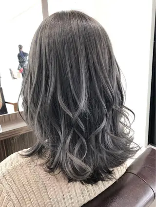 セミロング カラー Zina 難波所属・YUDA 湯田のヘアスタイル