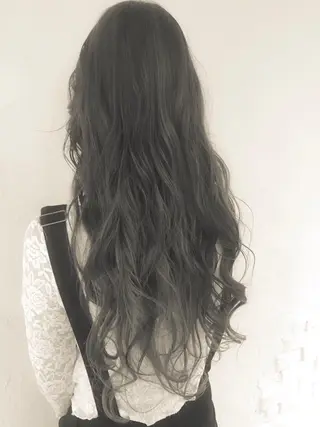 ロング カラー 伊藤 優希のヘアスタイル