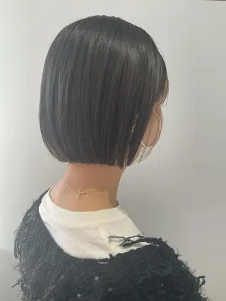 ショート カラー 中東 真子のヘアスタイル