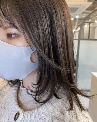 ミディアム カラー レイヤー　べージュ 白石研太のヘアスタイル