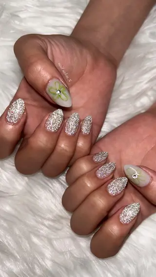 ネイル 関山 志乃のネイルデザイン