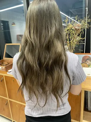 ロング カラー 鶴井 美空のヘアスタイル