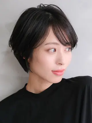 ショート 安岡美咲✂︎ 艶カラー/髪質改善のヘアスタイル