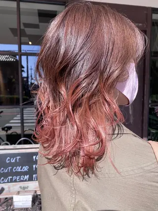 ミディアム カラー 川越 輝梨奈のヘアスタイル