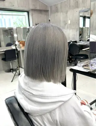 ショート カラー ヘアアレンジ のん🎀ハイトーン/ レイヤーカット🐳のヘアスタイル