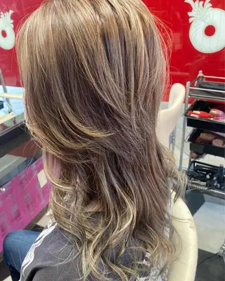 セミロング カラー 横山 千春のヘアスタイル