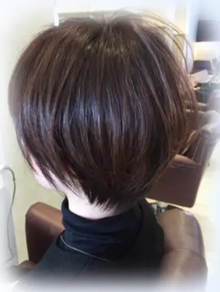 ショート カラー ブリーチカラー🌈 嘉名 真樹のヘアスタイル