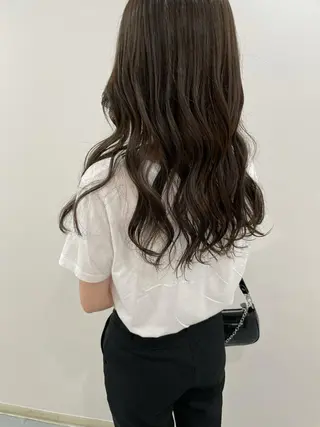 ロング カラー akane .のヘアスタイル