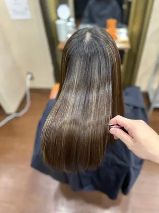 セミロング カラー 由谷 祥伍のヘアスタイル