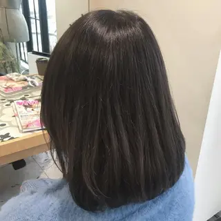 ミディアム カラー 荒木 依莉亜のヘアスタイル