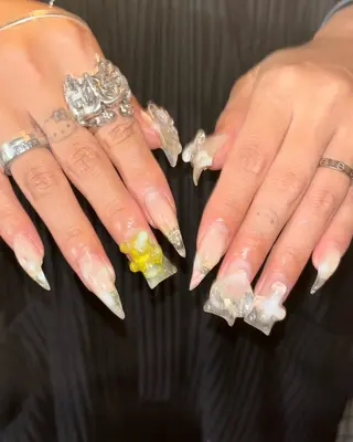 ネイル 🪐富島彩夏 /海外nail🪐のネイルデザイン