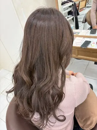 ロング 外人風ハイライト/ ブリーチなしカラーのヘアスタイル