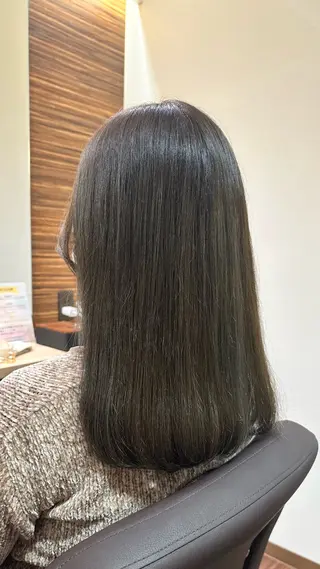 ロング カラー 飯塚 優希のヘアスタイル