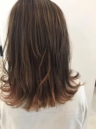 セミロング 由比藤理子 ブリーチカラー🌈のヘアスタイル