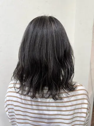 ミディアム カラー mana .のヘアスタイル