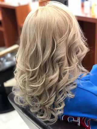 ミディアム カラー 宮崎 英絵のヘアスタイル