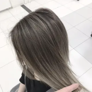 ロング Eliss 堀江のヘアスタイル