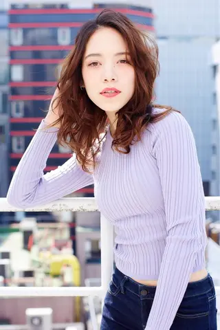 ミディアム カラー パーマ 朝比奈 志保のヘアスタイル